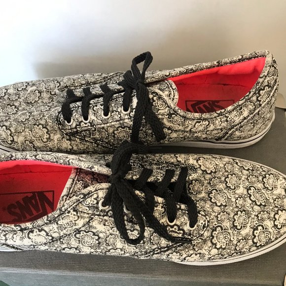 Vans Off The Wall Sneakers in Black & White - Picture 3 of 7